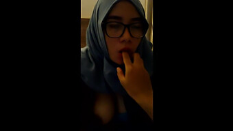 Blowjob Asia Buatan Sendiri Dengan Twist Hijab