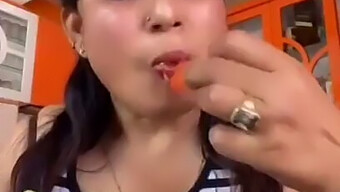 Video 60fp Isteri India Matang Yang Sensual Menikmati Sarapan Pagi